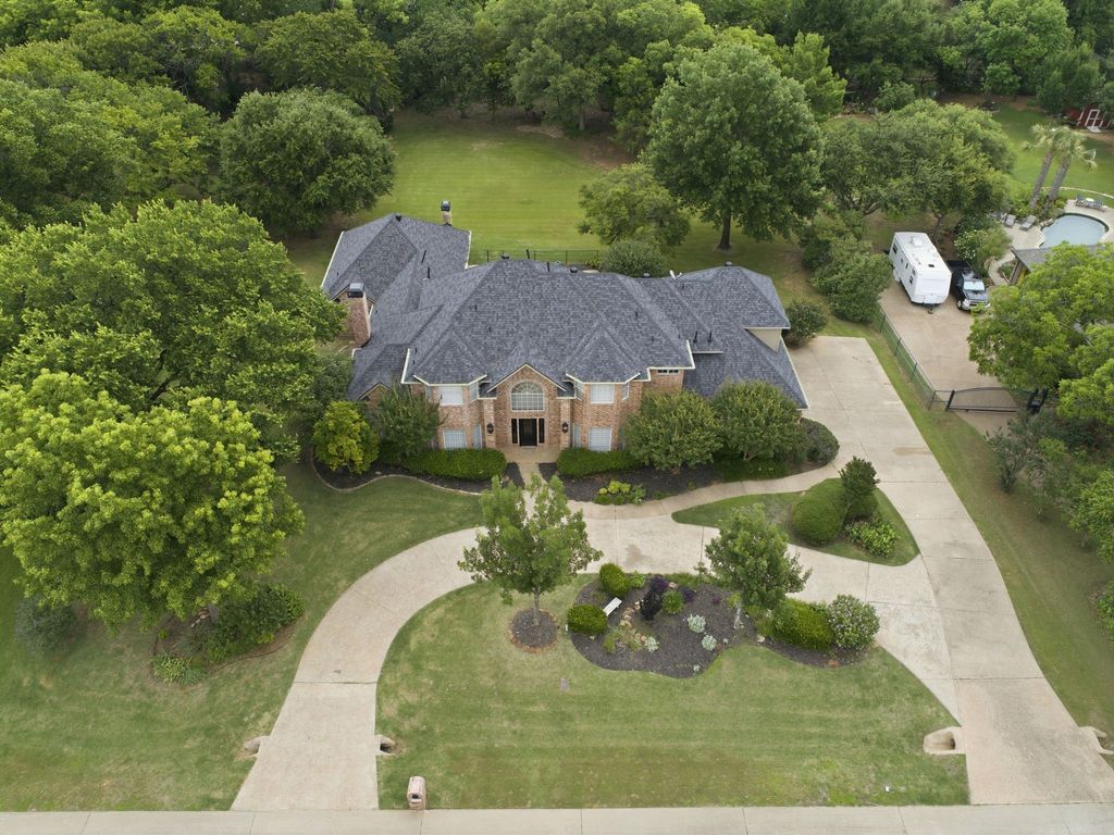 303 Highland Court, Double Oak, TX 75077