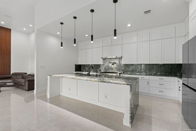 25424 Fairway Vw, San Antonio, TX 78260