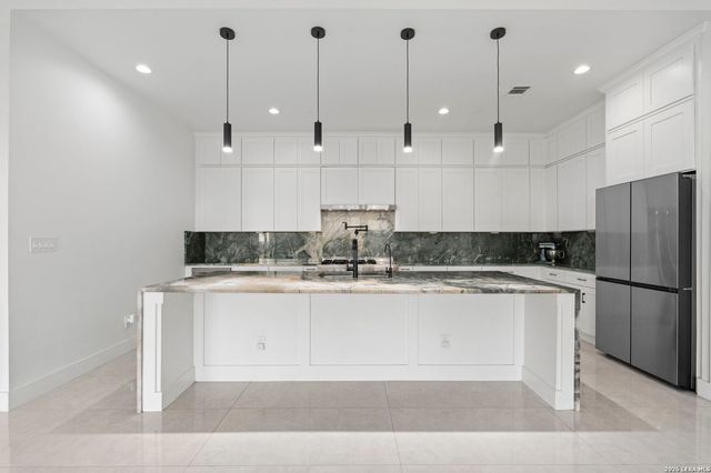 25424 Fairway Vw, San Antonio, TX 78260
