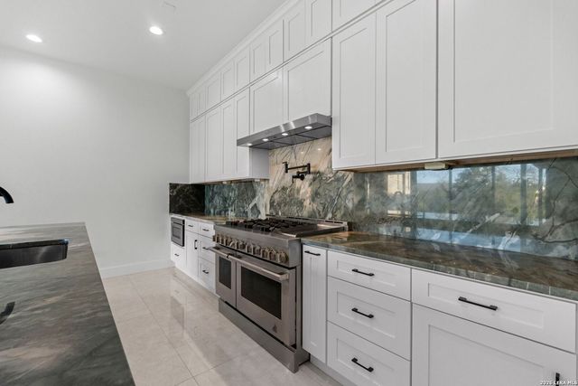25424 Fairway Vw, San Antonio, TX 78260