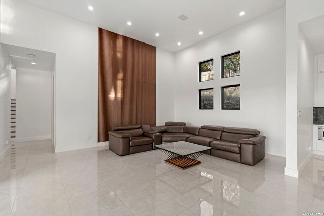 25424 Fairway Vw, San Antonio, TX 78260