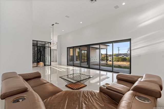 25424 Fairway Vw, San Antonio, TX 78260