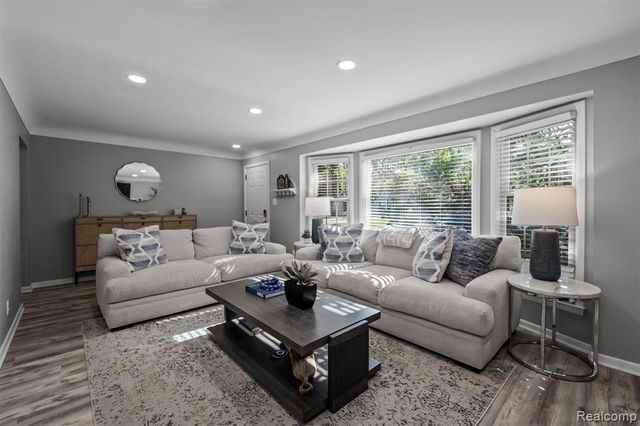 803 Oakridge Avenue, Royal Oak, MI 48067