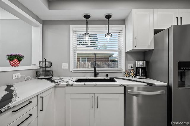 803 Oakridge Avenue, Royal Oak, MI 48067