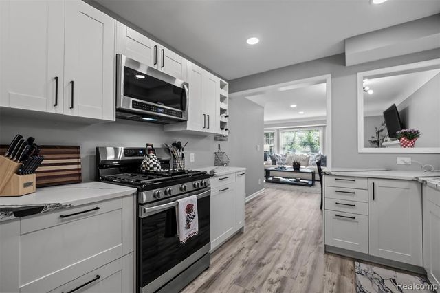803 Oakridge Avenue, Royal Oak, MI 48067