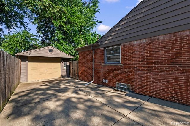 803 Oakridge Avenue, Royal Oak, MI 48067