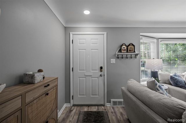 803 Oakridge Avenue, Royal Oak, MI 48067