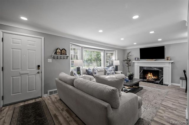 803 Oakridge Avenue, Royal Oak, MI 48067