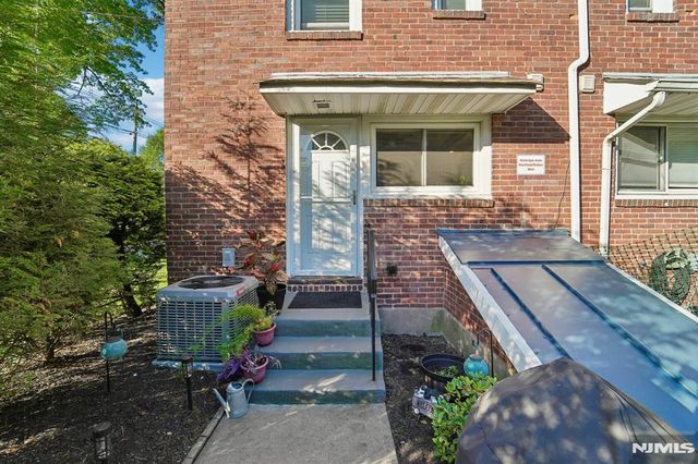 230 Lafayette Place 4D, Englewood, NJ 07631