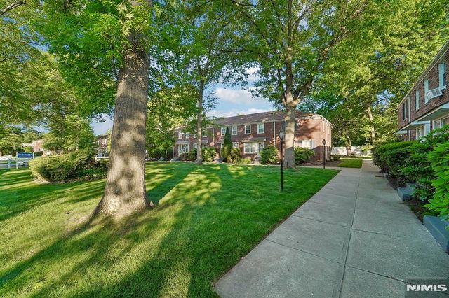230 Lafayette Place 4D, Englewood, NJ 07631