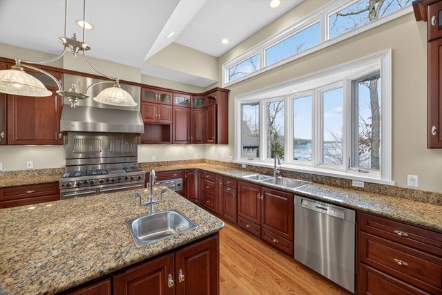 31 Markham Ter, Crossville, TN 38558