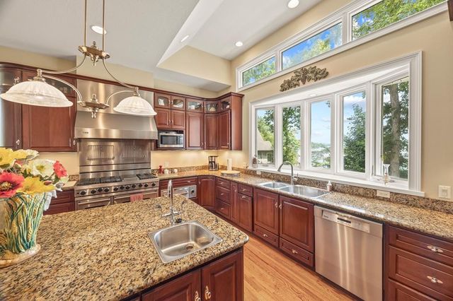 31 Markham Ter, Crossville, TN 38558