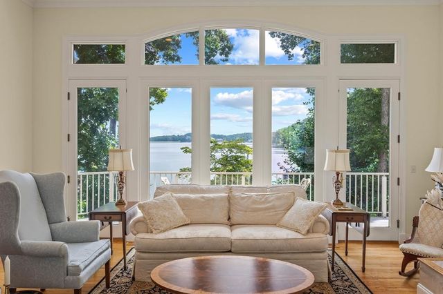 31 Markham Ter, Crossville, TN 38558