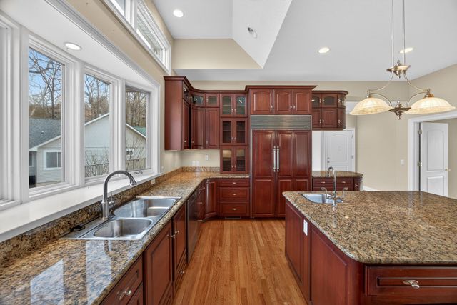 31 Markham Ter, Crossville, TN 38558