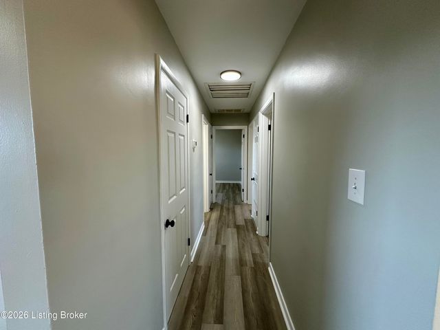 1920 Dixie Garden Dr, Louisville, KY 40272