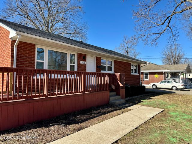 1920 Dixie Garden Dr, Louisville, KY 40272