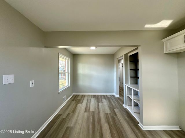 1920 Dixie Garden Dr, Louisville, KY 40272
