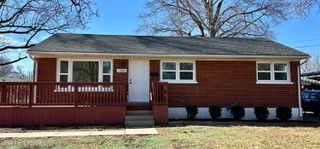 1920 Dixie Garden Dr, Louisville, KY 40272