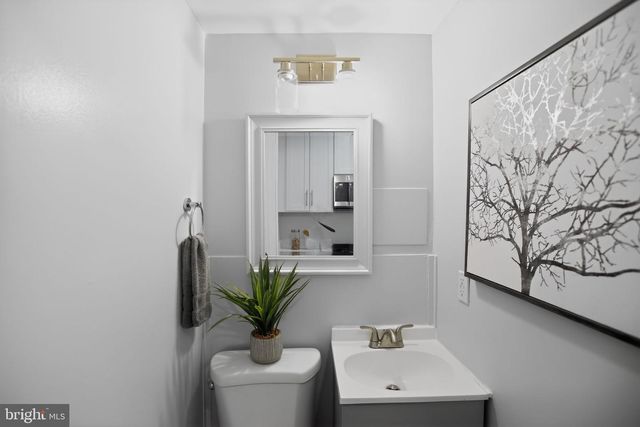 1221 I ST NE, Washington, DC 20002