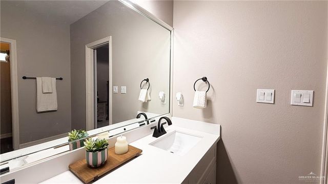 2421 Sandpiper Avenue, Mcallen, TX 78504