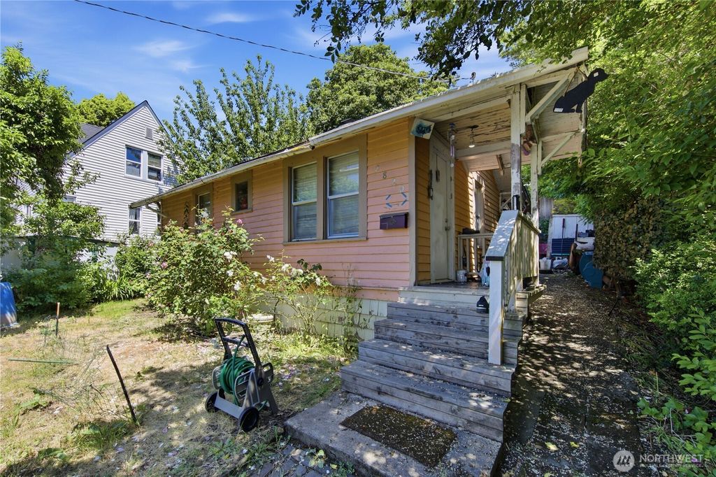 2820 29th Avenue S, Seattle, WA 98144