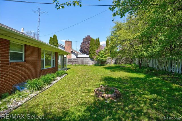 3441 Hawthorne Drive, Flint, MI 48503