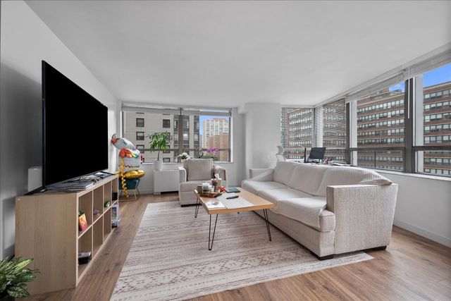 5701 N Sheridan Road 7A, Chicago, IL 60660