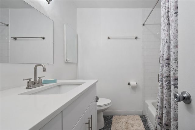 5701 N Sheridan Road 7A, Chicago, IL 60660