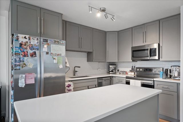 5701 N Sheridan Road 7A, Chicago, IL 60660