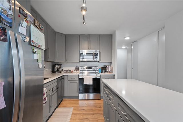 5701 N Sheridan Road 7A, Chicago, IL 60660