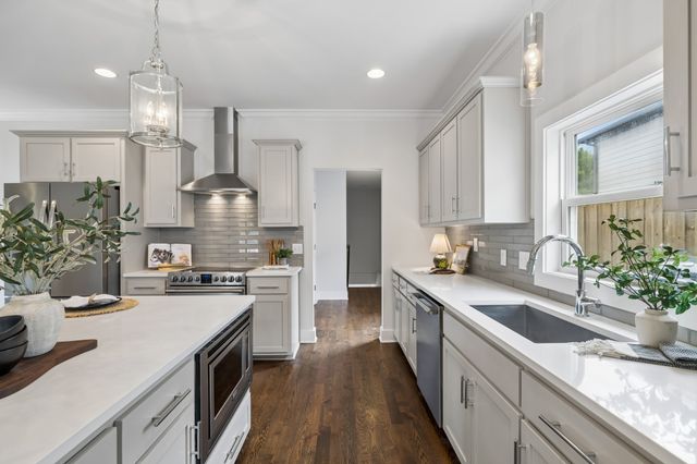 2610 Brittany Dr, Nashville, TN 37206