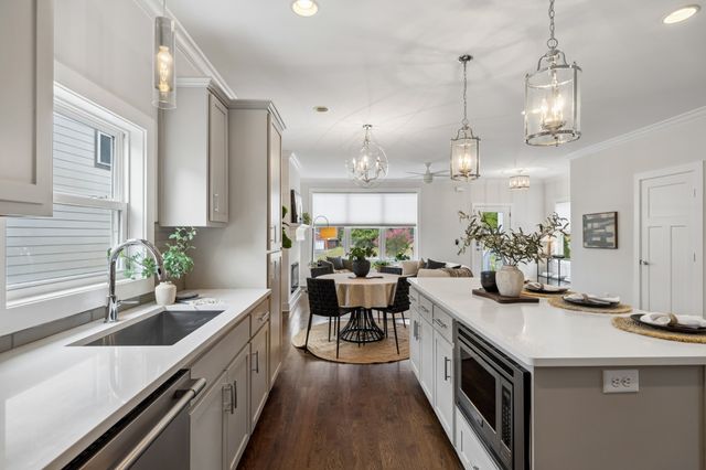 2610 Brittany Dr, Nashville, TN 37206