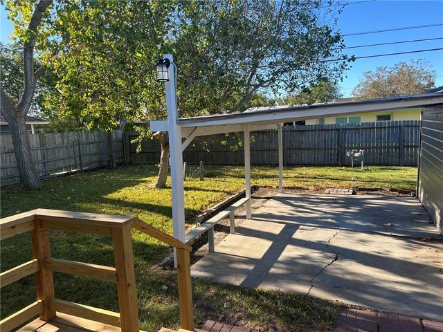 306 Circle Dr, Corpus Christi, TX 78412