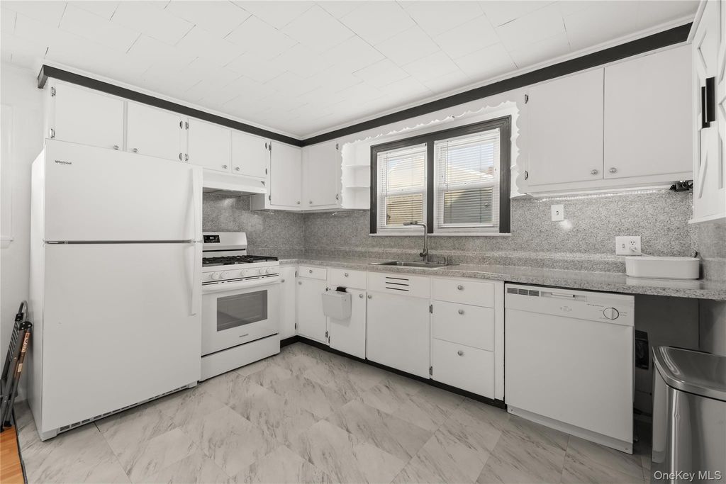368 Catskill Avenue, Lindenhurst, NY 11757 — photo 5
