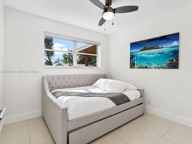 6441 Meade St, Hollywood, FL 33024