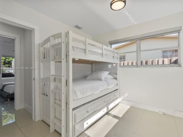 6441 Meade St, Hollywood, FL 33024