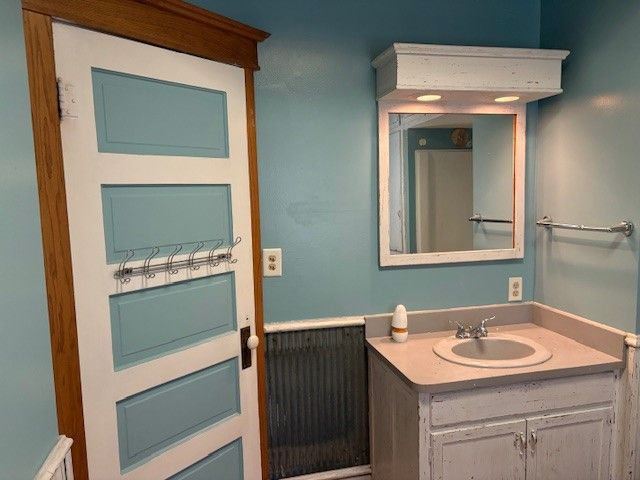 206 N Monroe Street, Prairie City, IA 50228