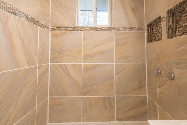 3827 Newport Avenue, Fort Wayne, IN 46805