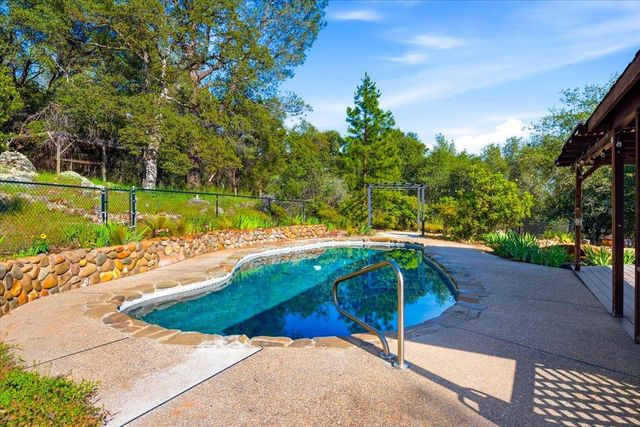 13983 Hidden Ridge Ct, Penn Valley, CA 95946