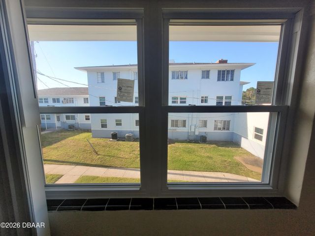 500 S Beach St Apt J4, Daytona Beach, FL 32114