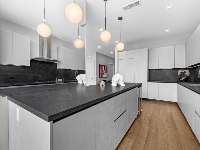 1711 Allen Parkway 2102, Houston, TX 77019