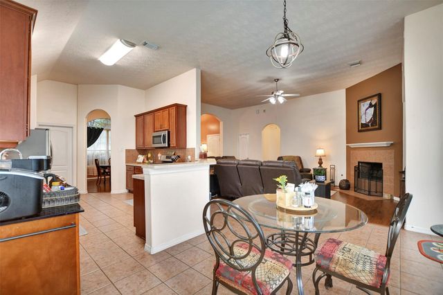 38114 E Sulphur Creek Drive, Magnolia, TX 77355