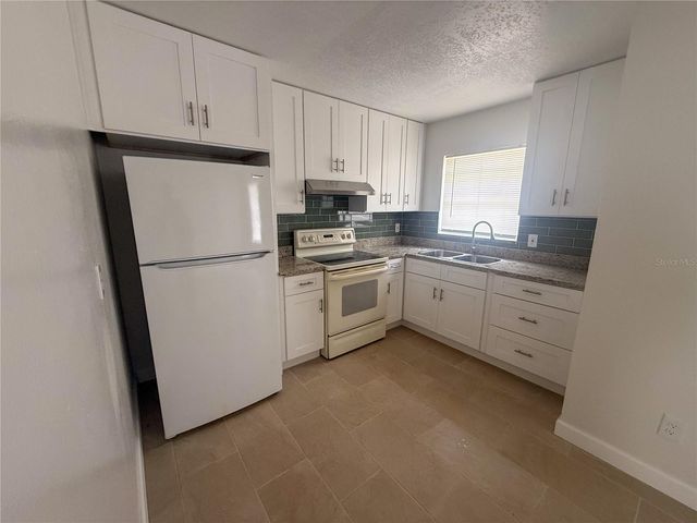 7517 LAKESHORE DRIVE A, Tampa, FL 33604