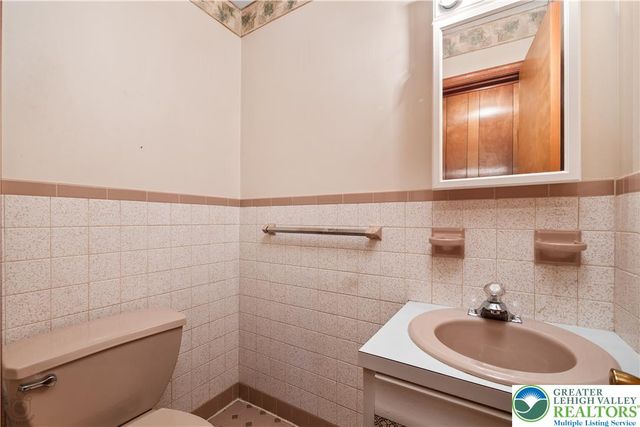 2530 Rosewood Drive, Hanover Twp, PA 18017