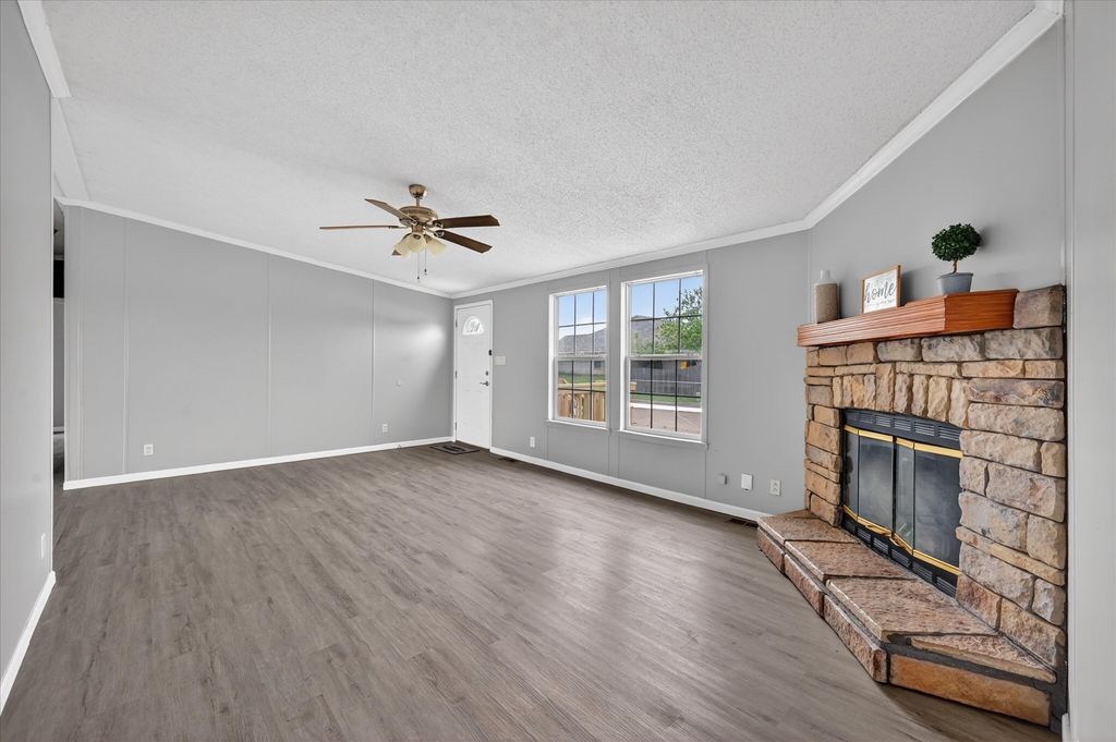 951 Lariat Lane, Mansfield, TX 76063