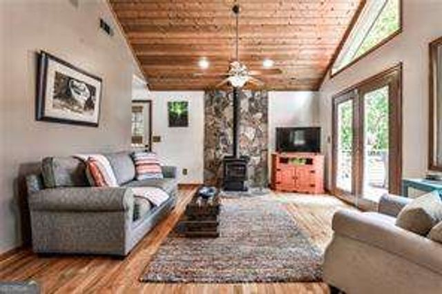 572 Lake Drive, Snellville, GA 30039