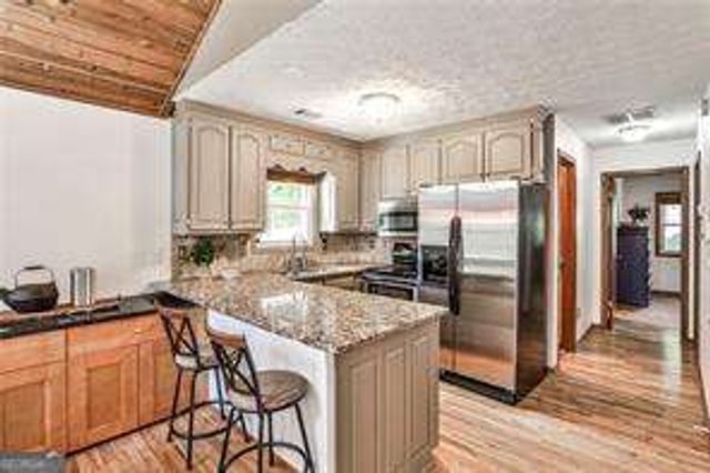 572 Lake Drive, Snellville, GA 30039