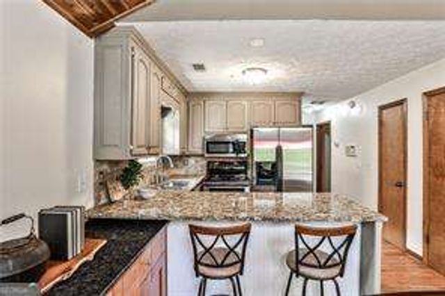 572 Lake Drive, Snellville, GA 30039