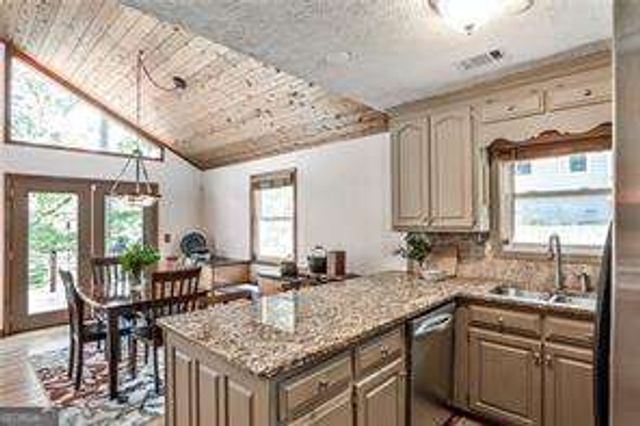 572 Lake Drive, Snellville, GA 30039