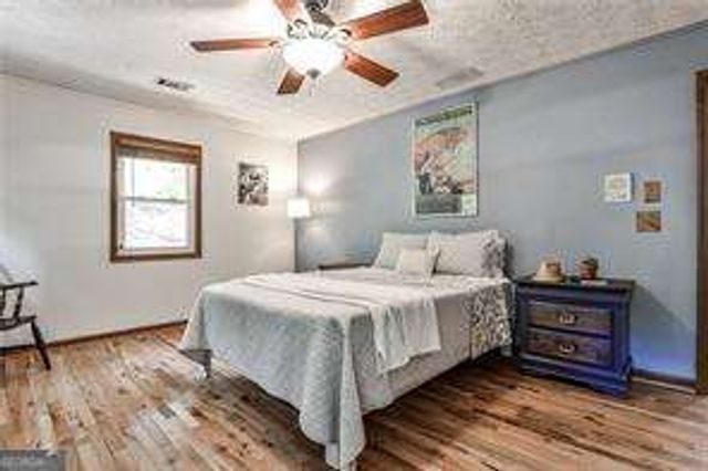 572 Lake Drive, Snellville, GA 30039